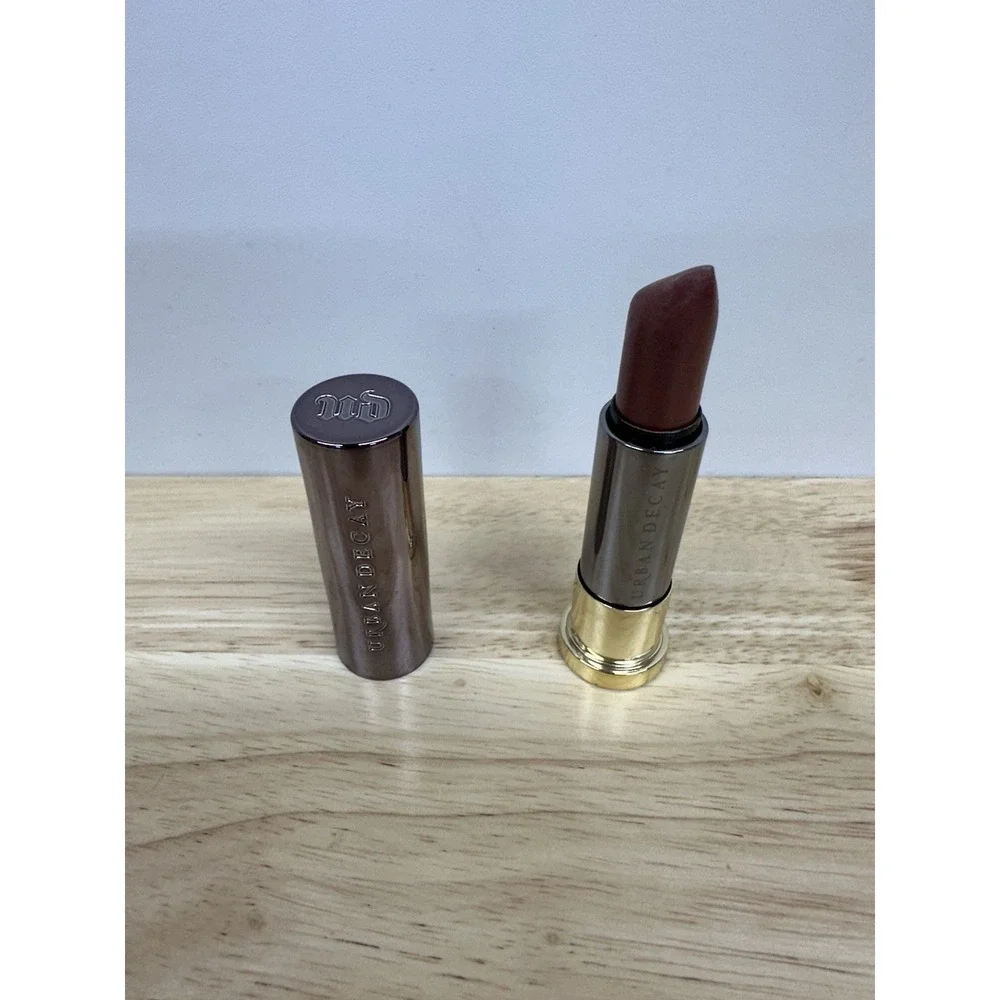 Urban Decay Lipstick Backdoor (Metallized) .11oz / 3.4g
